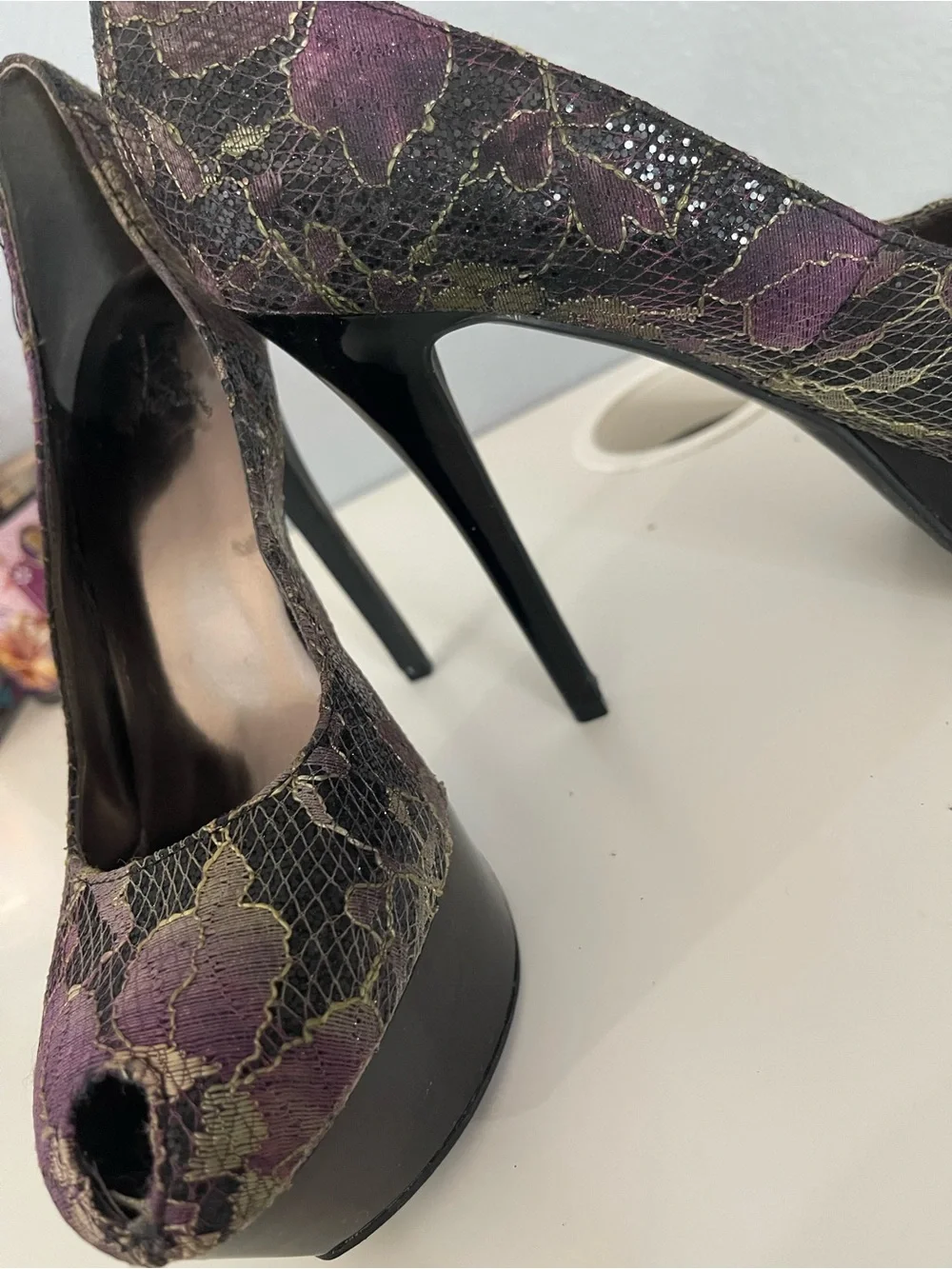 Women's Purple Floral Lace Peep-Toe Platform Pumps